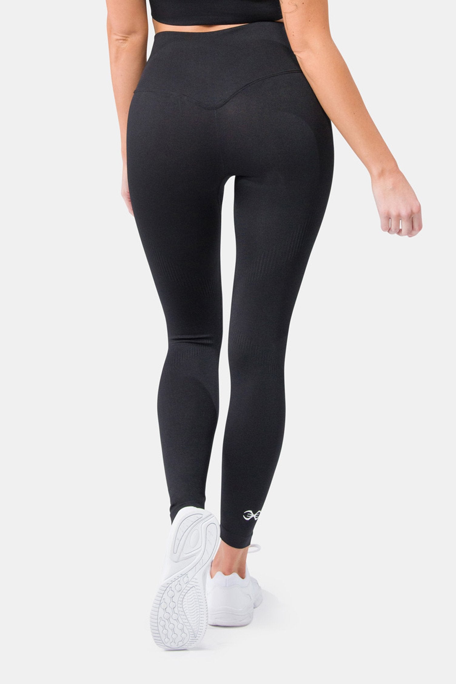 Seamless Leggings for Tall Women in Black XL / Tall / Solid Black